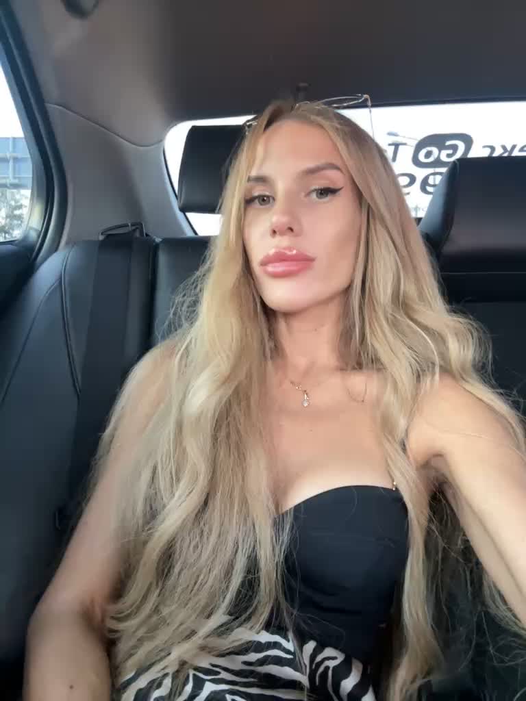 View or download file blondinochkaa on 2023-07-21 from bongacams