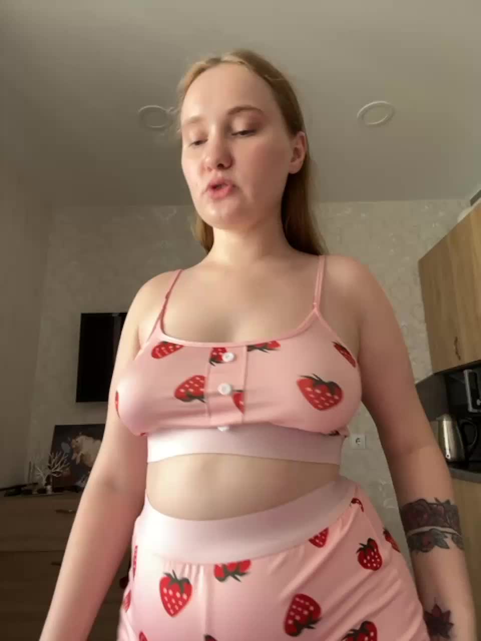 View or download file angelinakuny on 2023-07-24 from bongacams