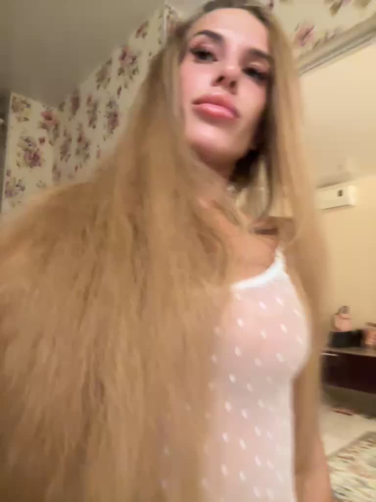 View or download file blondinochkaa on 2023-08-02 from bongacams