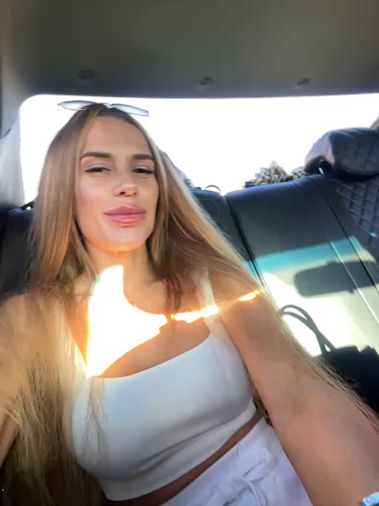 View or download file blondinochkaa on 2023-08-04 from bongacams