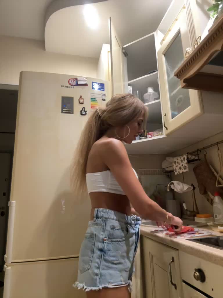 View or download file blondinochkaa on 2023-08-04 from bongacams