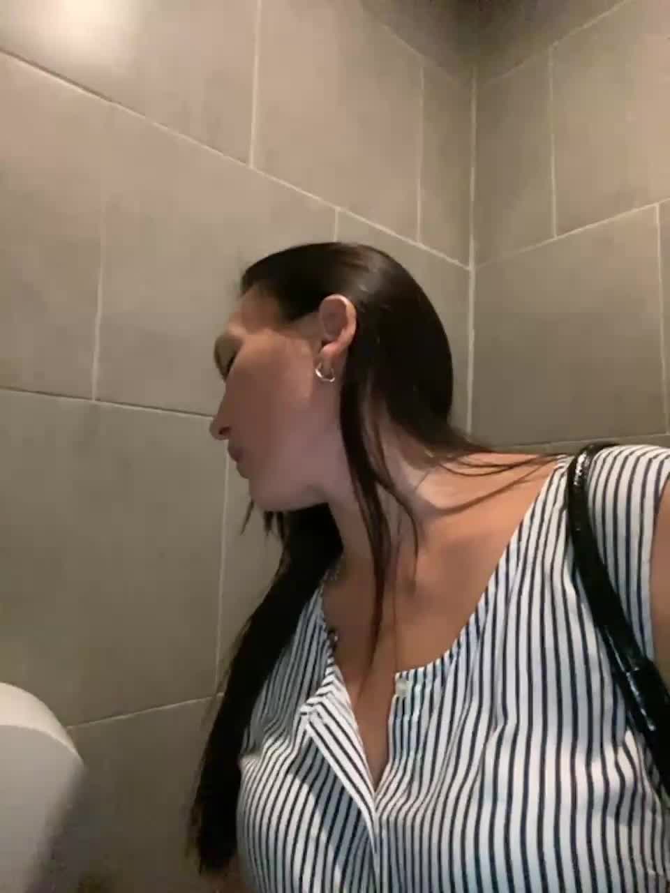 View or download file divora on 2023-08-05 from bongacams