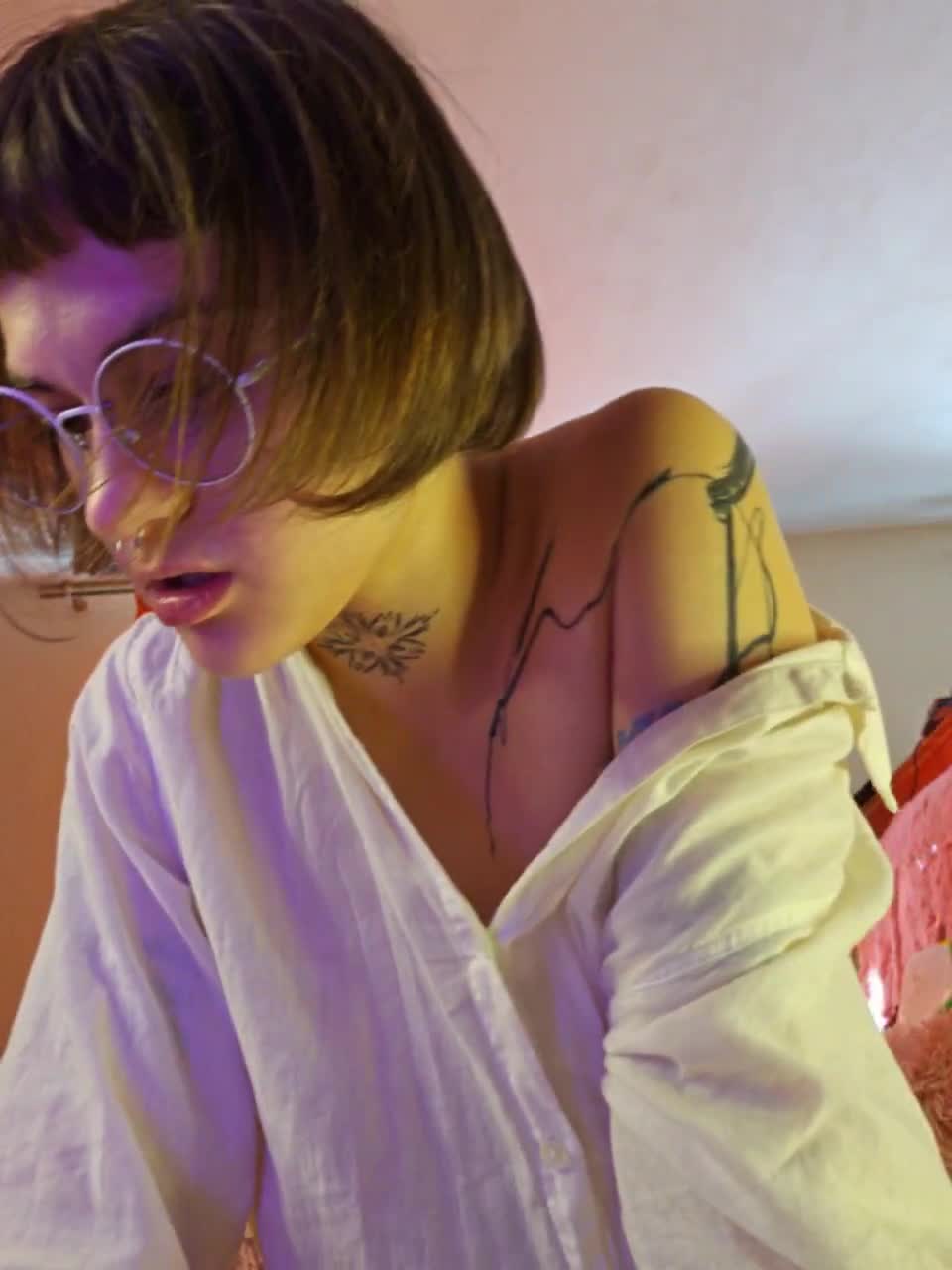 View or download file lolymolly on 2023-08-06 from bongacams