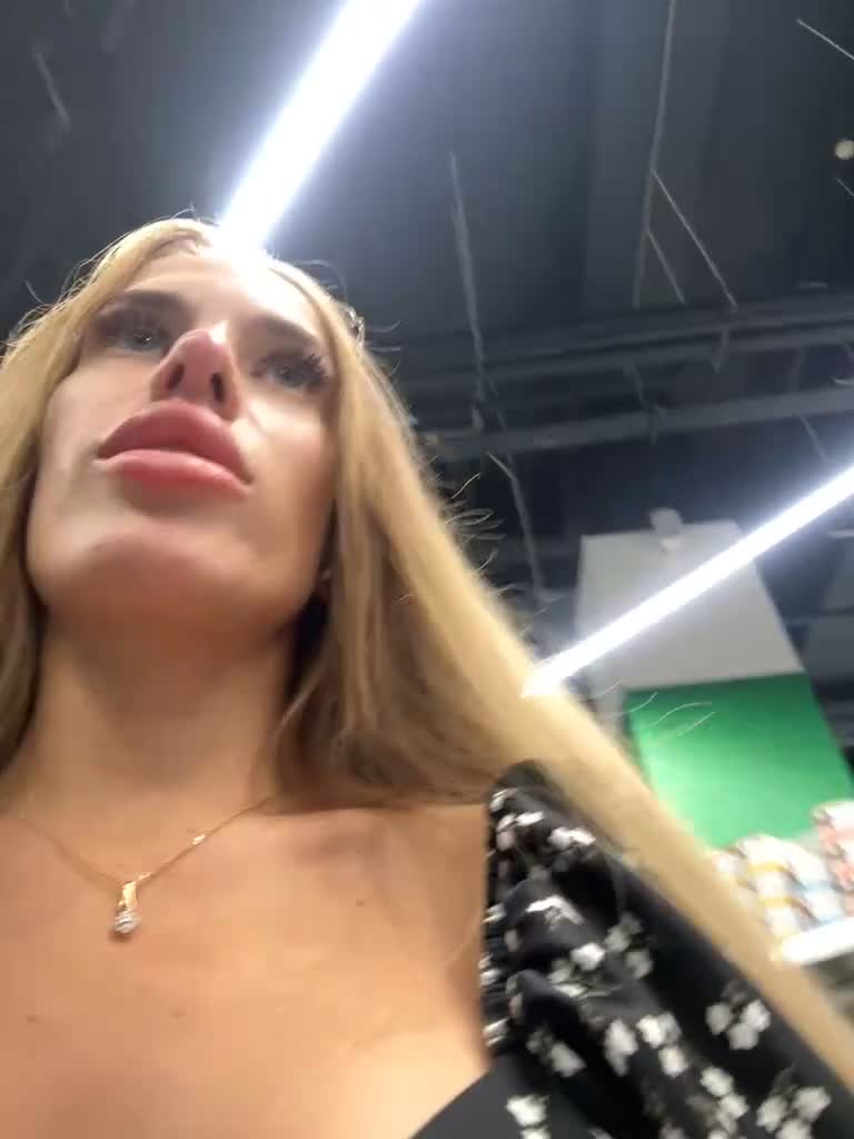 View or download file blondinochkaa on 2023-08-07 from bongacams