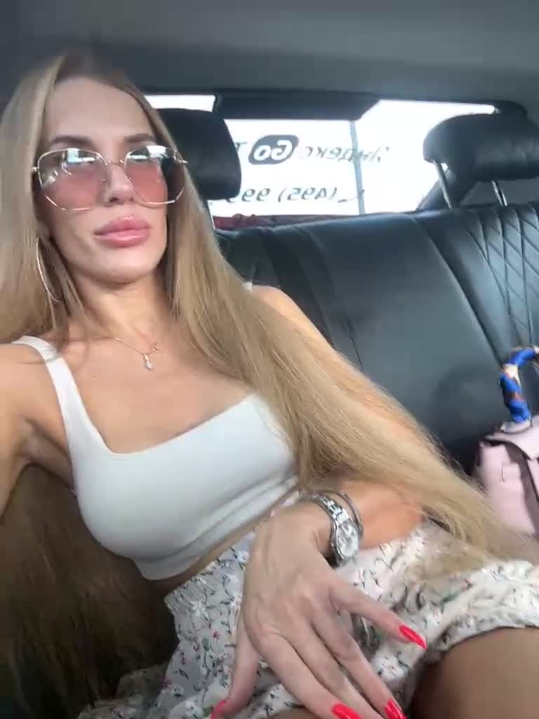 View or download file blondinochkaa on 2023-08-08 from bongacams