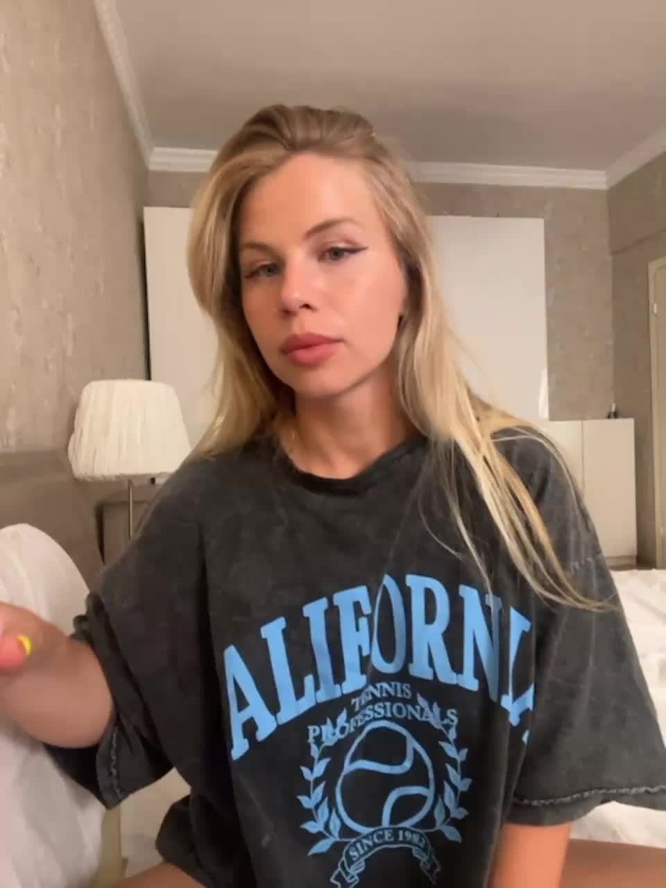 View or download file kristinamoon on 2023-08-08 from bongacams