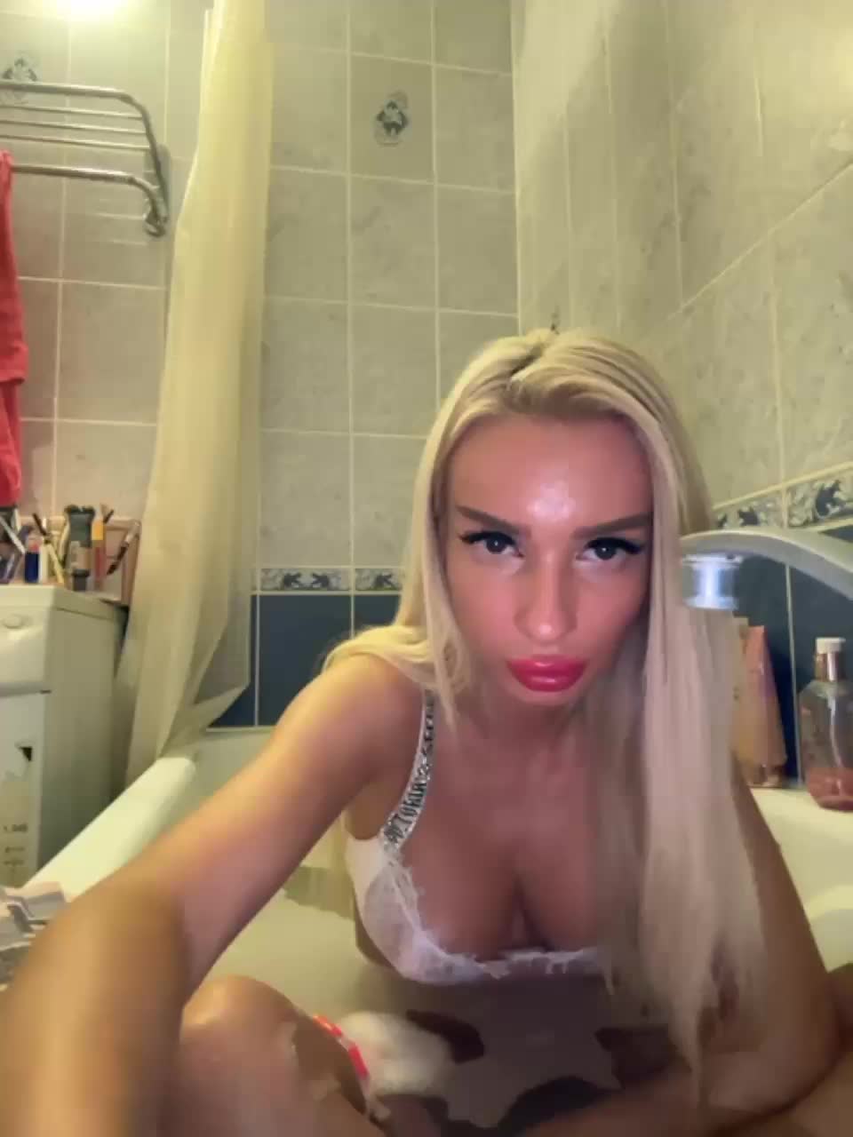 View or download file goldpussy69 on 2023-08-19 from bongacams