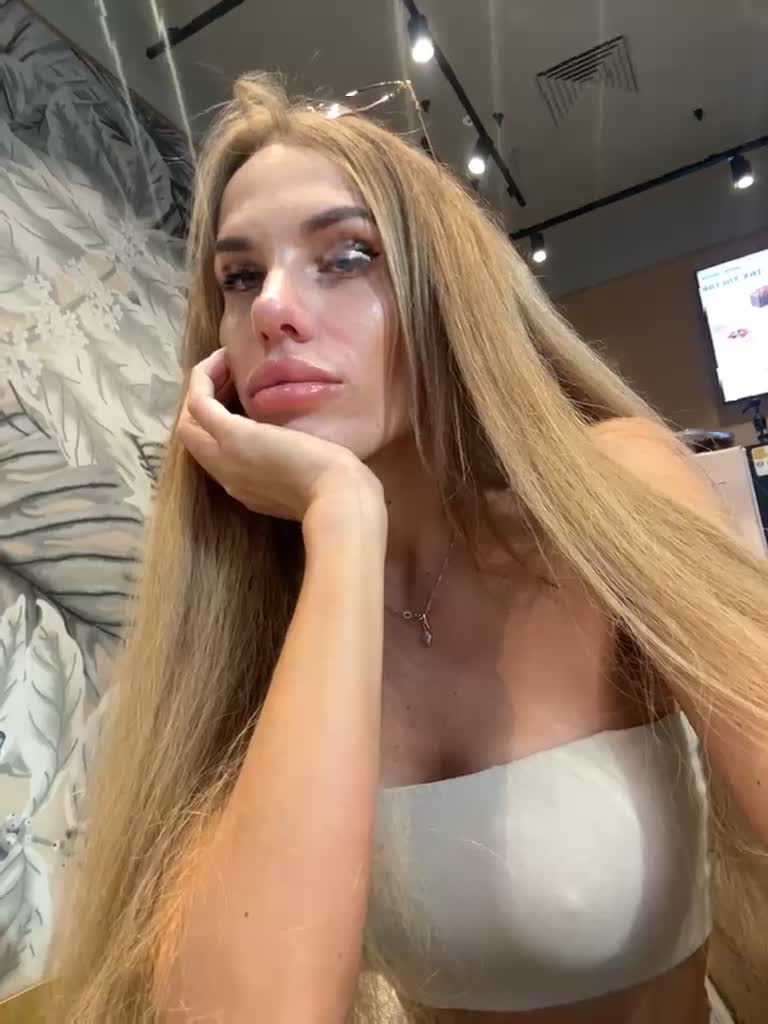 View or download file blondinochkaa on 2023-08-20 from bongacams