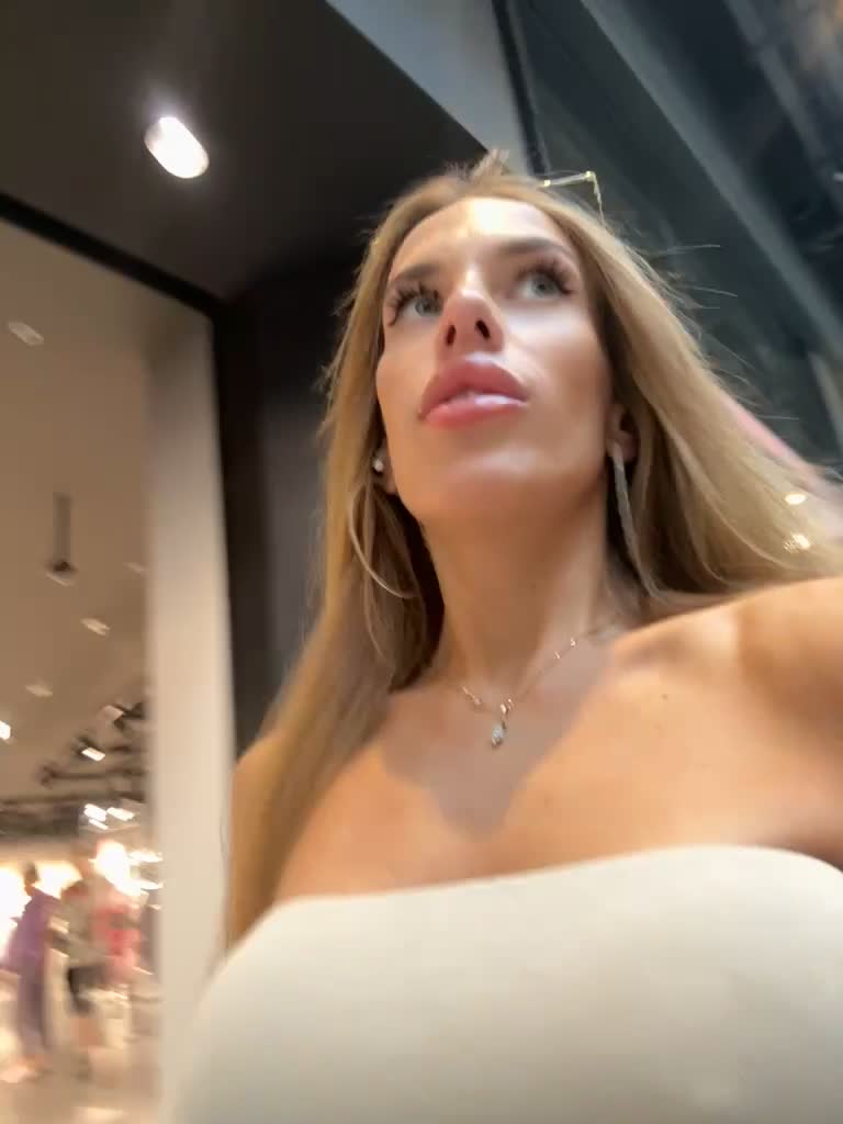 View or download file blondinochkaa on 2023-08-20 from bongacams