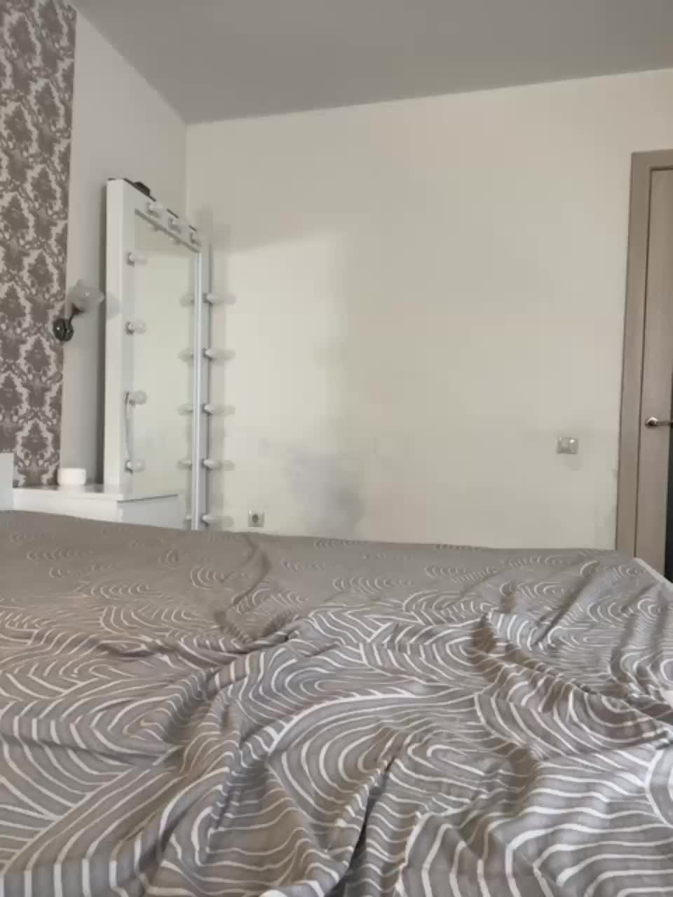 View or download file vikikiss on 2023-08-21 from bongacams