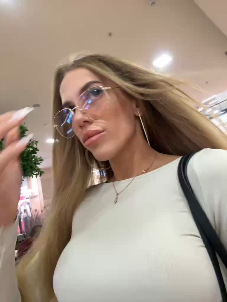 View or download file blondinochkaa on 2023-08-22 from bongacams