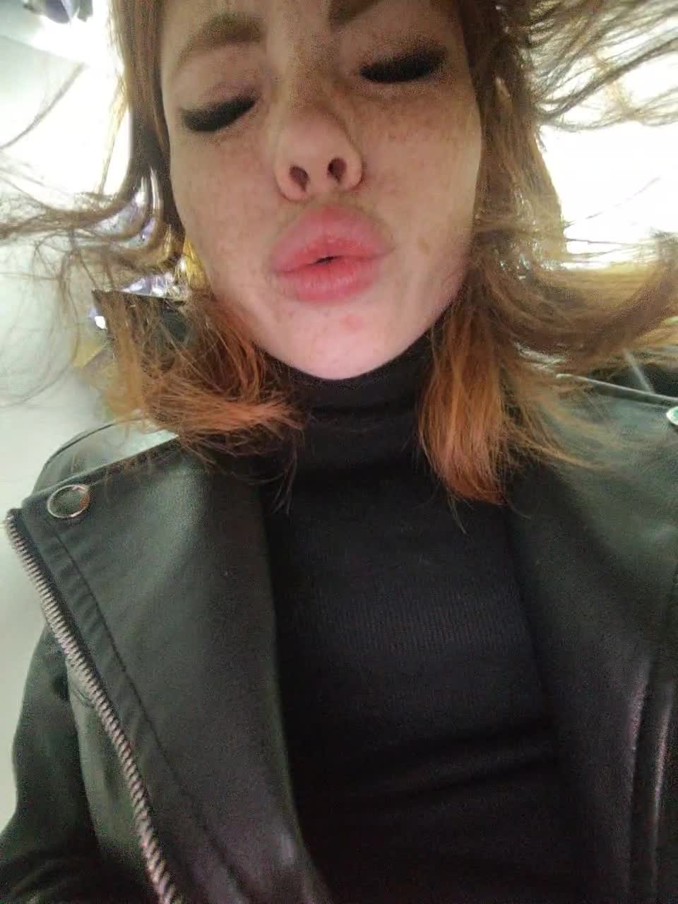 View or download file fox_hole on 2023-08-24 from bongacams