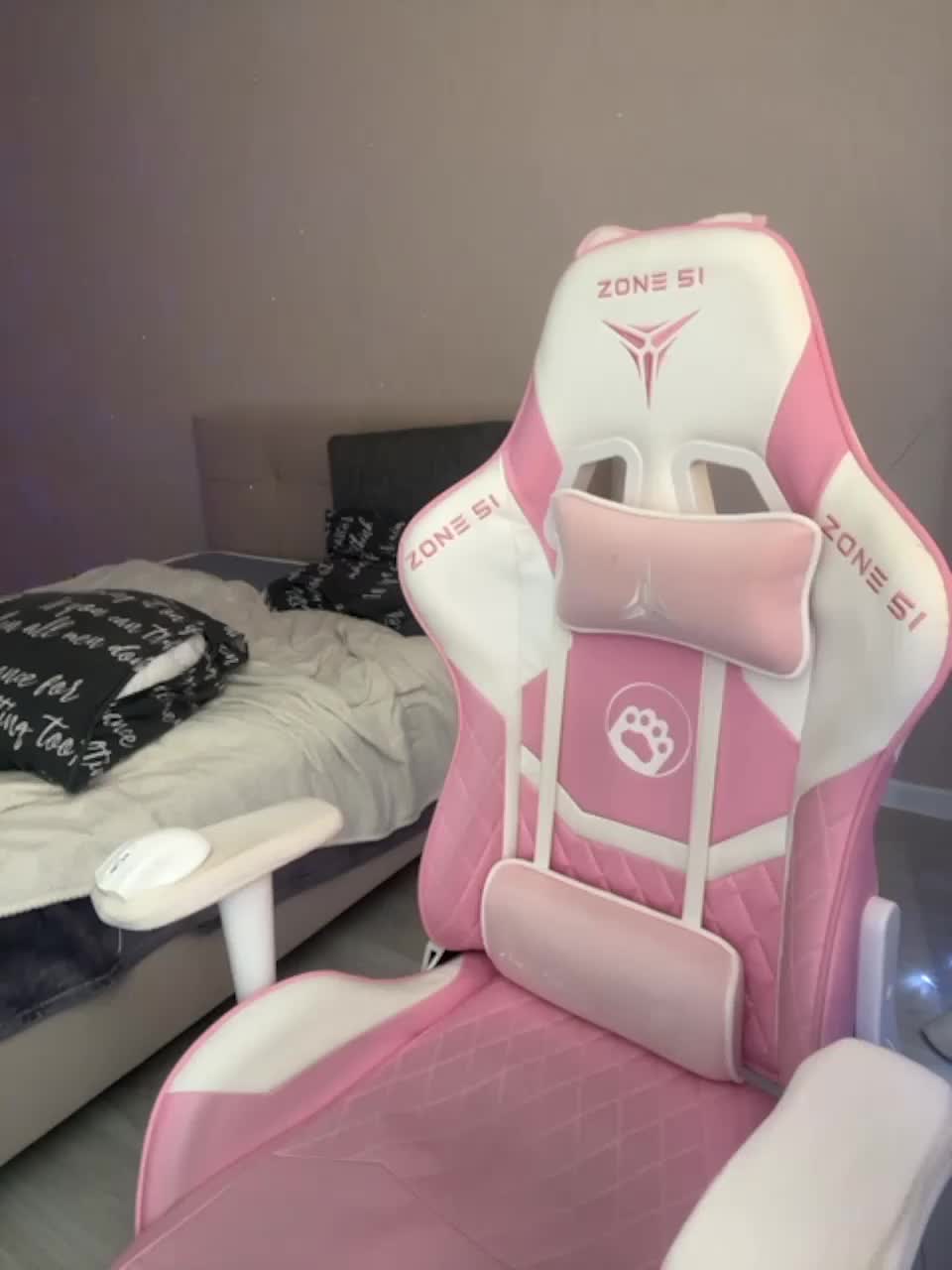 View or download file boredgirl on 2023-08-27 from bongacams