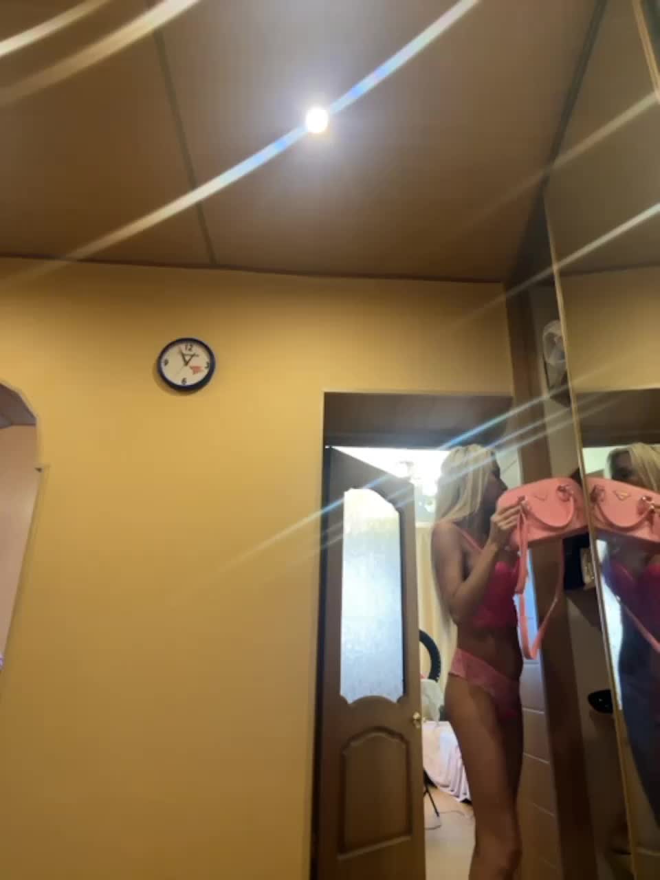 View or download file goldpussy69 on 2023-08-27 from bongacams