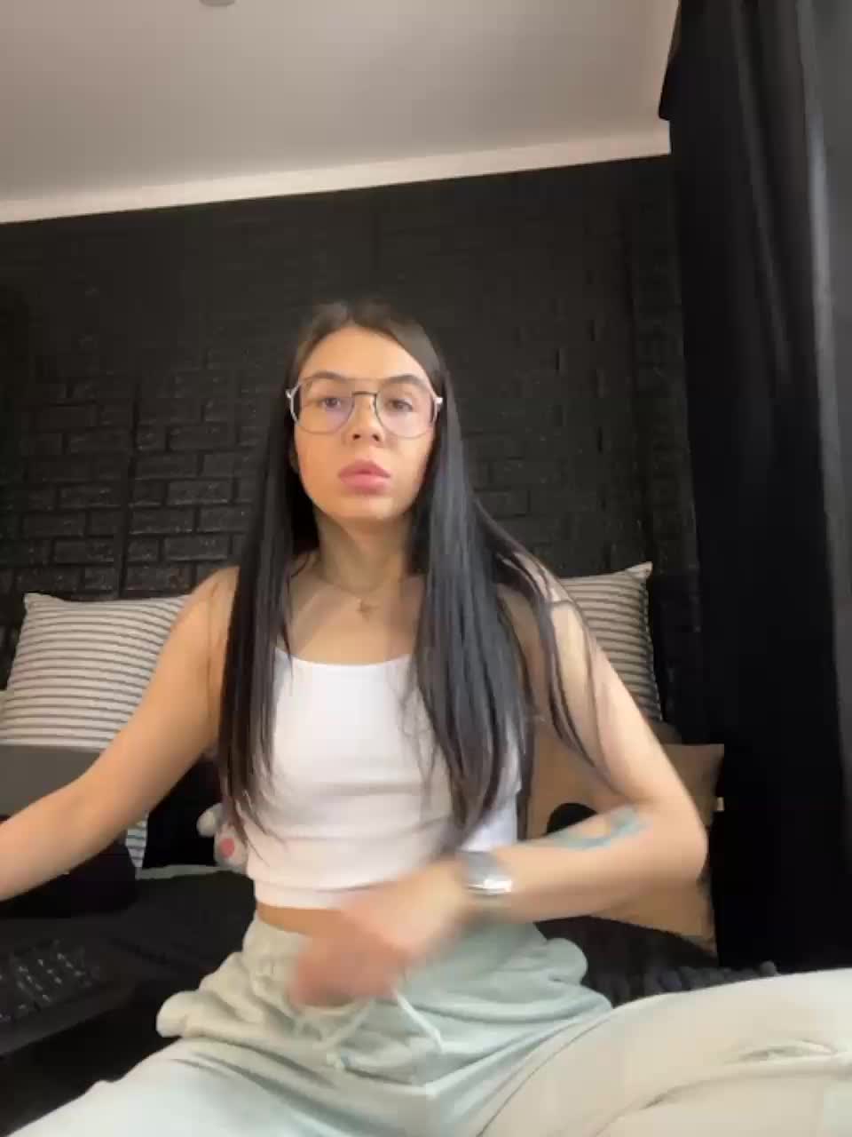 View or download file vero19nika on 2023-08-28 from bongacams