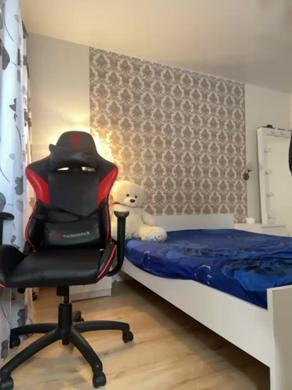 View or download file vikikiss on 2023-09-01 from bongacams