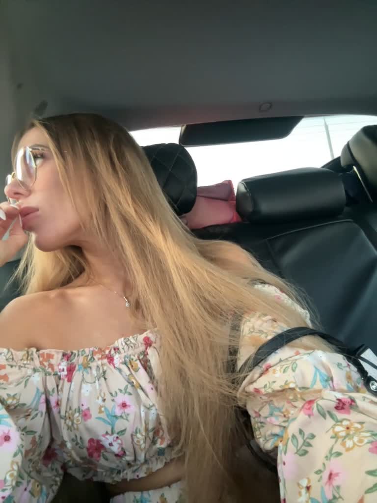 View or download file blondinochkaa on 2023-09-04 from bongacams