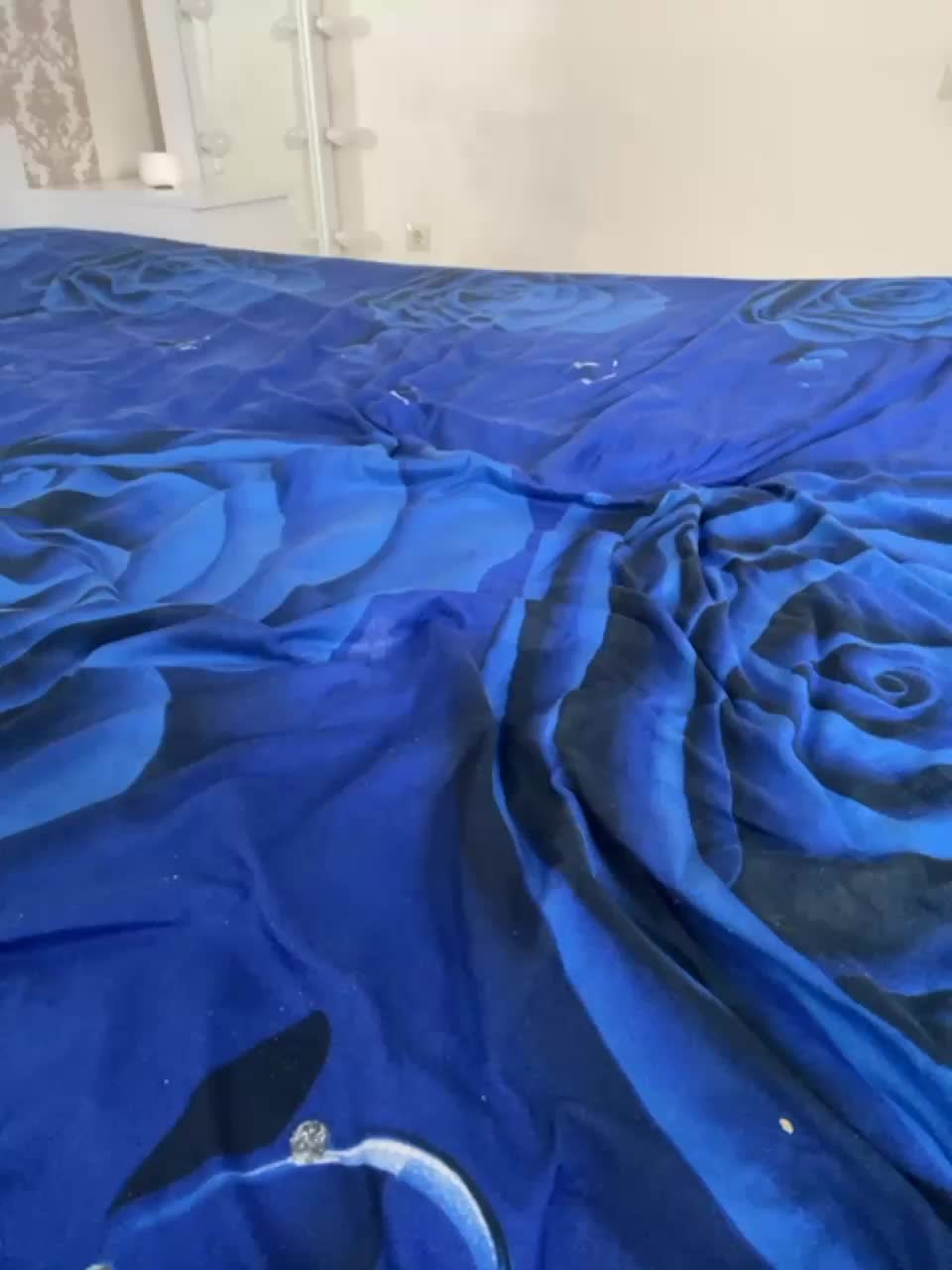 View or download file vikikiss on 2023-09-04 from bongacams