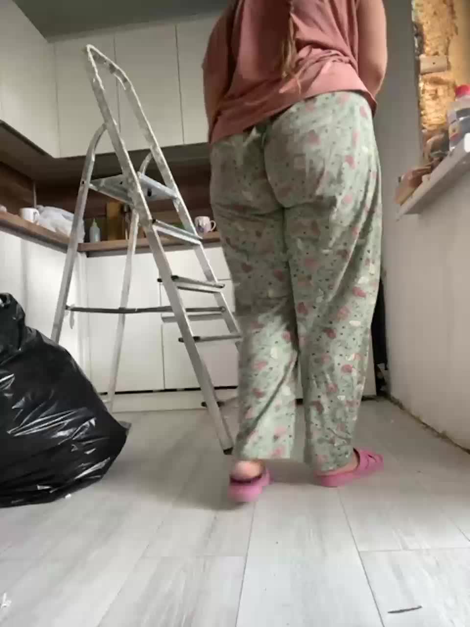 View or download file milaa1998 on 2023-09-08 from bongacams