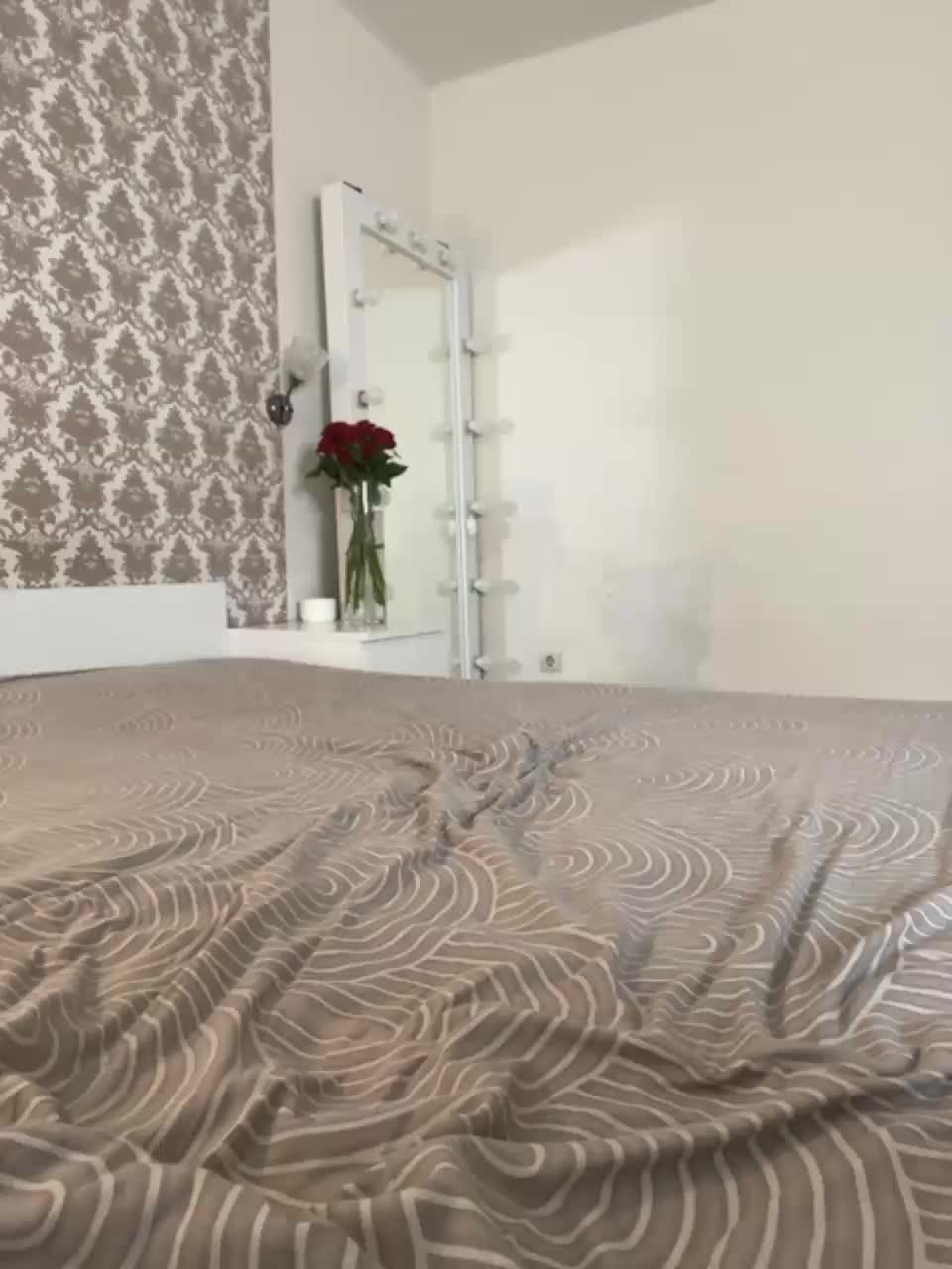 View or download file vikikiss on 2023-09-14 from bongacams