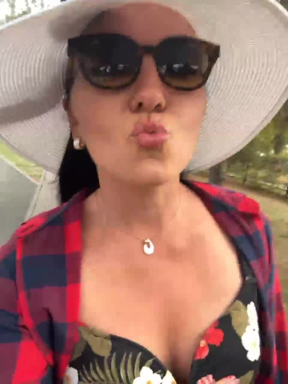 View or download file divora on 2023-09-16 from bongacams