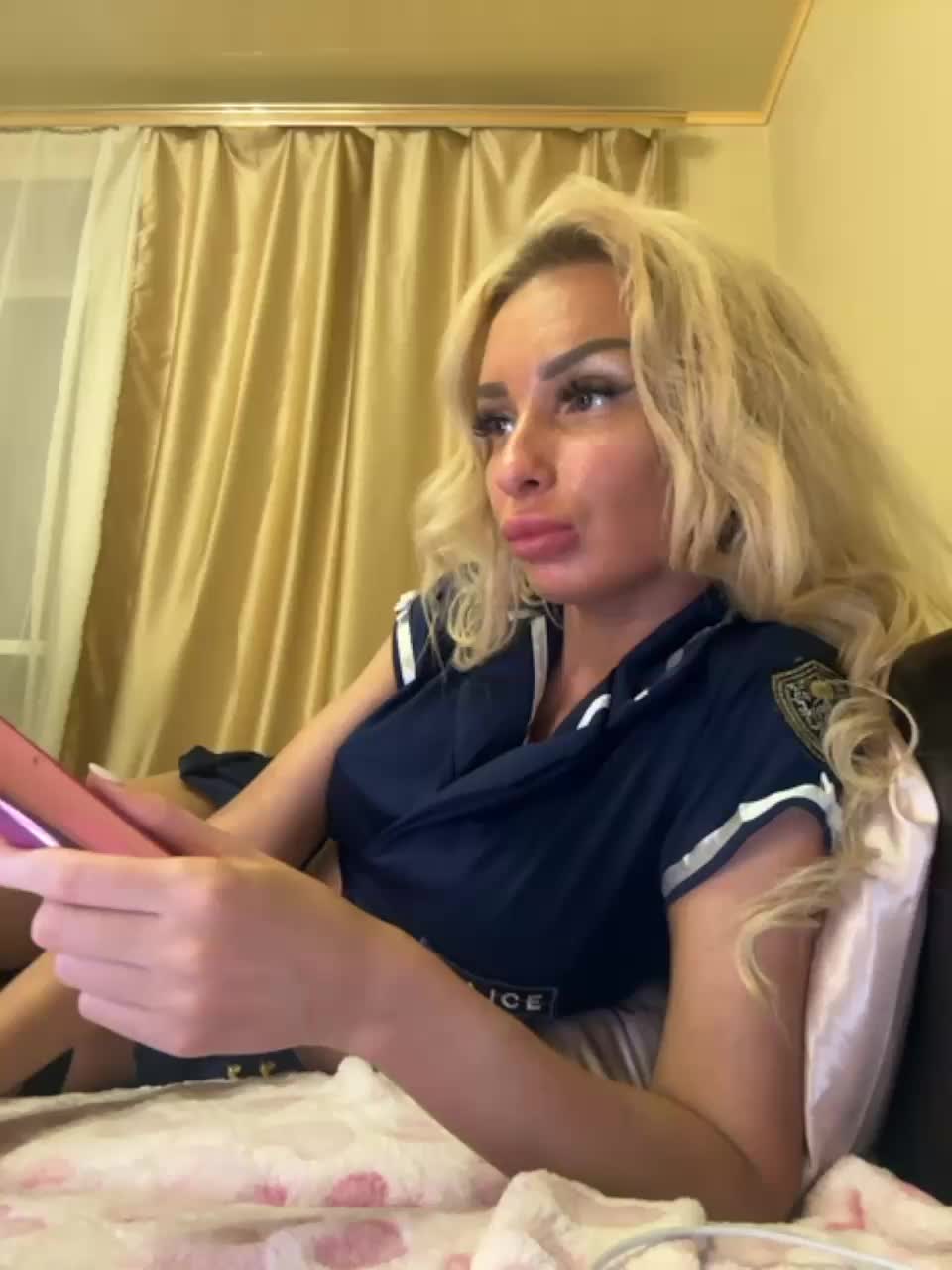 View or download file goldpussy69 on 2023-09-21 from bongacams