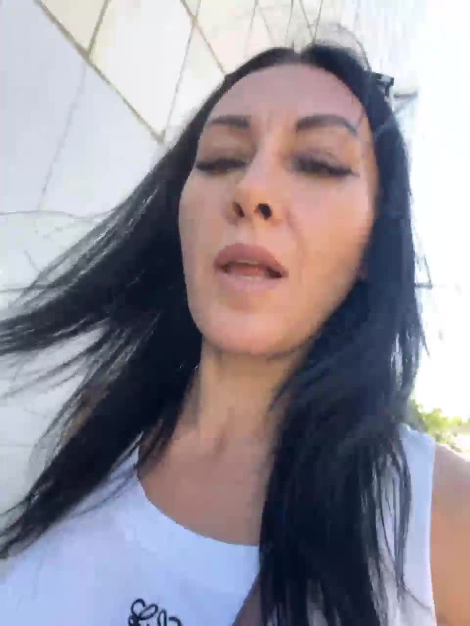 View or download file karolinamilf on 2023-09-25 from bongacams