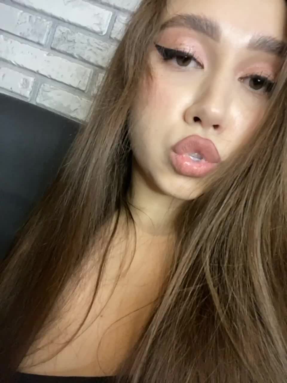 View or download file jade8887 on 2023-10-02 from bongacams