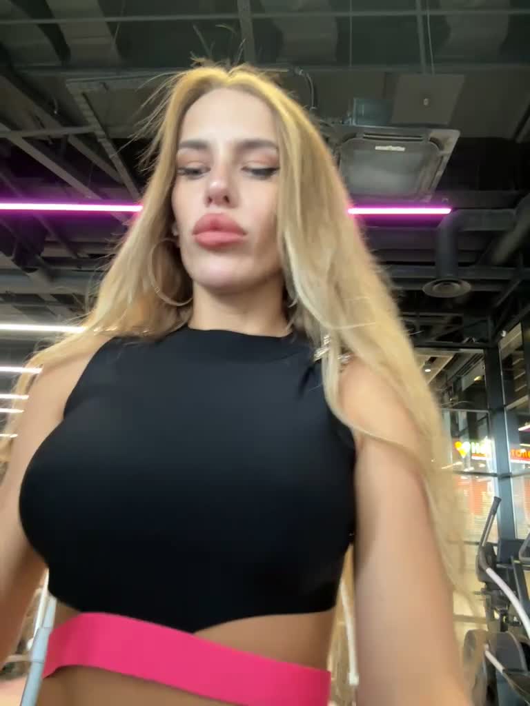 View or download file blondinochkaa on 2023-10-03 from bongacams