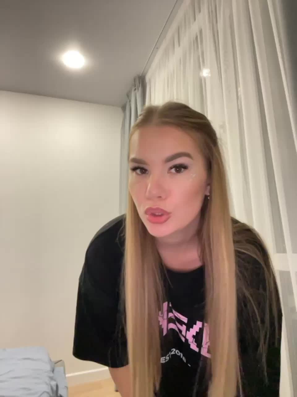 View or download file 1ouise on 2023-10-04 from bongacams