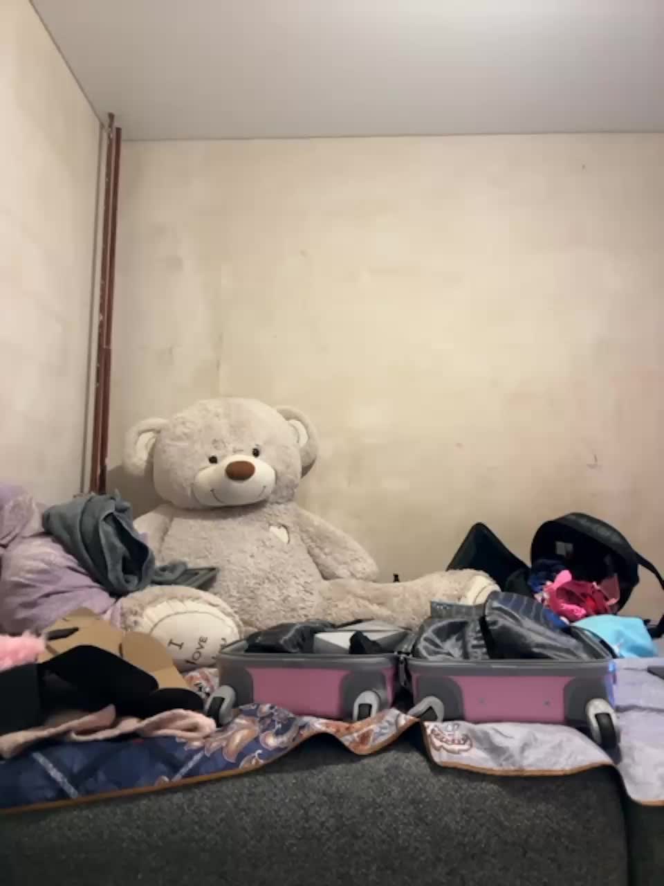 View or download file angelll3 on 2023-10-04 from bongacams