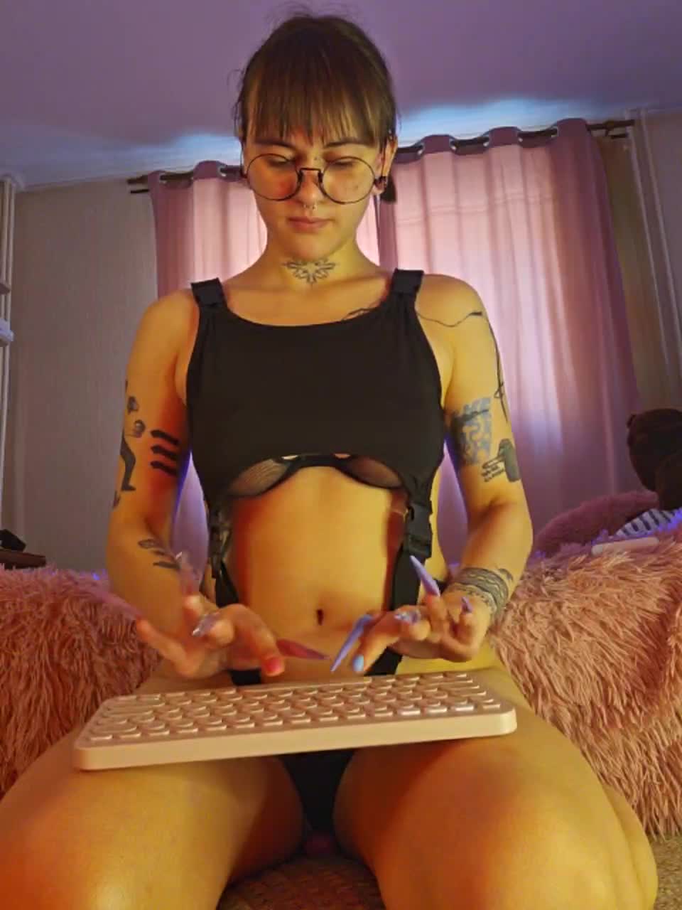 View or download file lolymolly on 2023-10-05 from bongacams