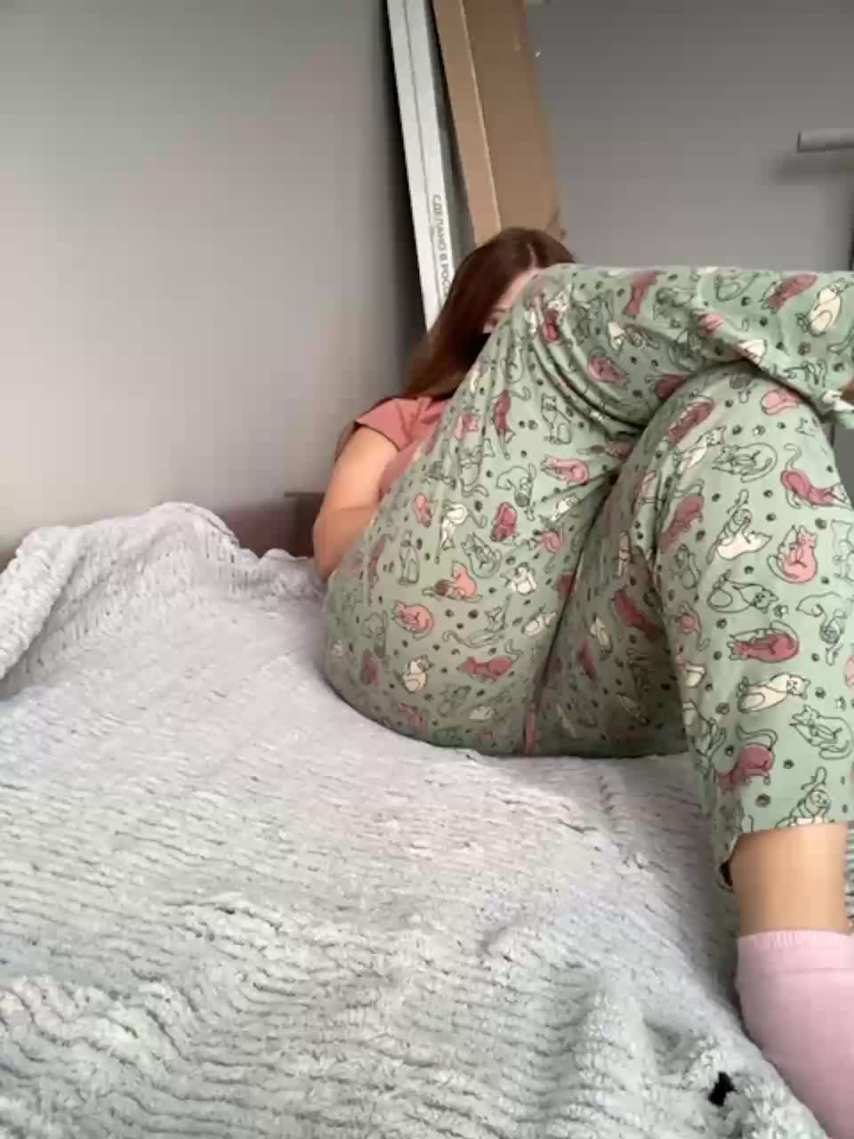 View or download file milaa1998 on 2023-10-05 from bongacams