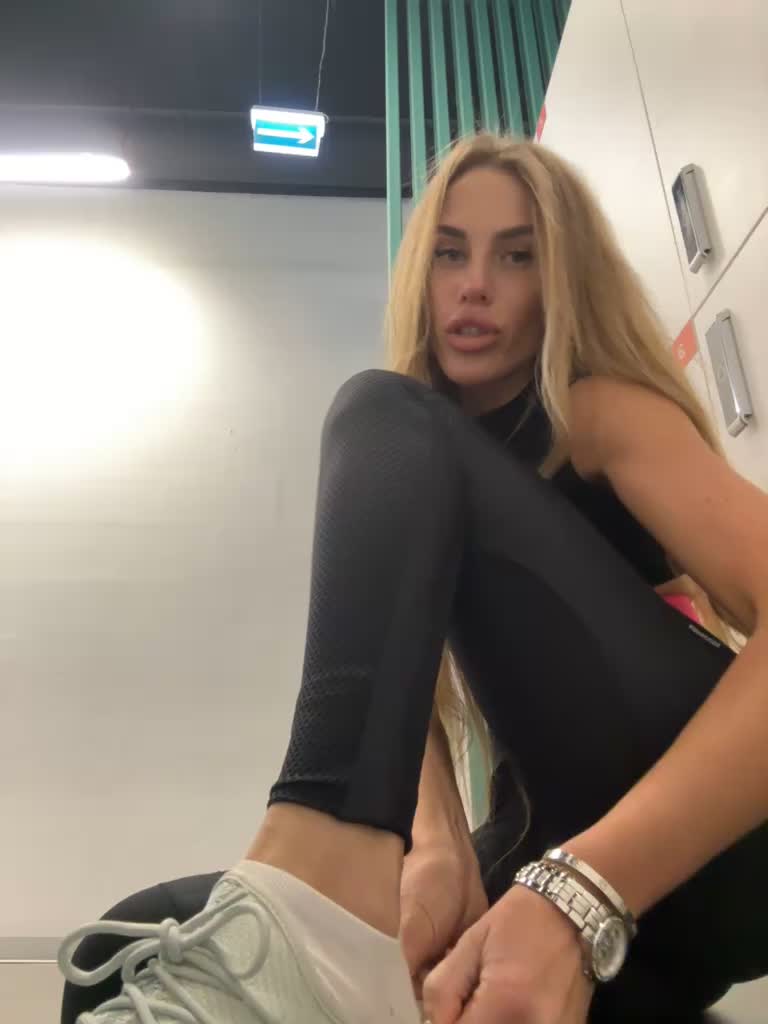 View or download file blondinochkaa on 2023-10-06 from bongacams