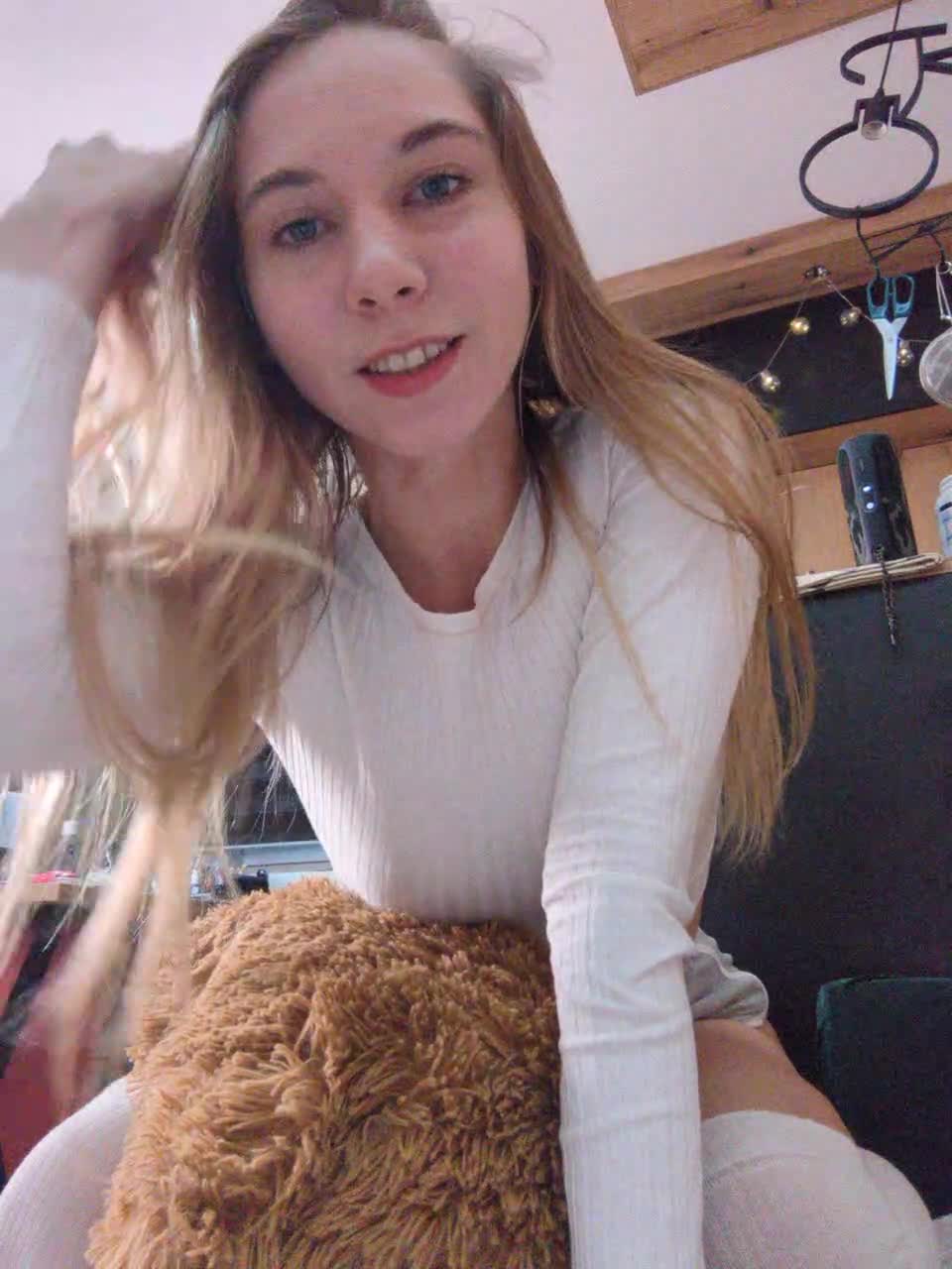 View or download file emilypech on 2023-10-06 from bongacams