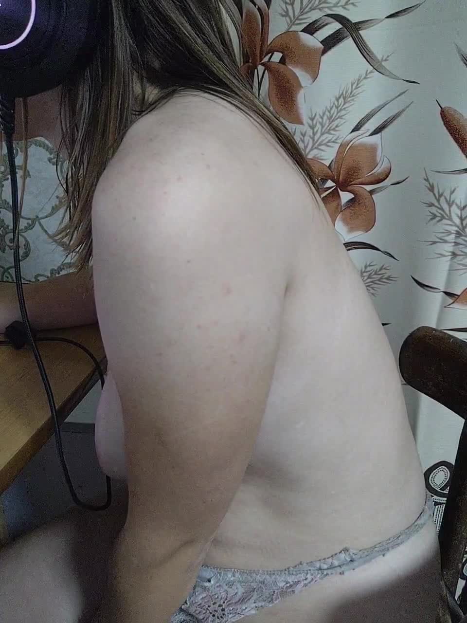 View or download file malinka1512 on 2023-10-06 from bongacams