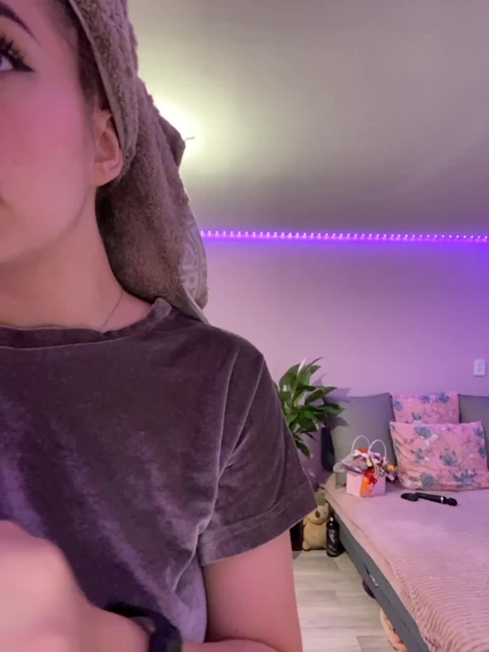 View or download file mialiahot on 2023-10-08 from bongacams