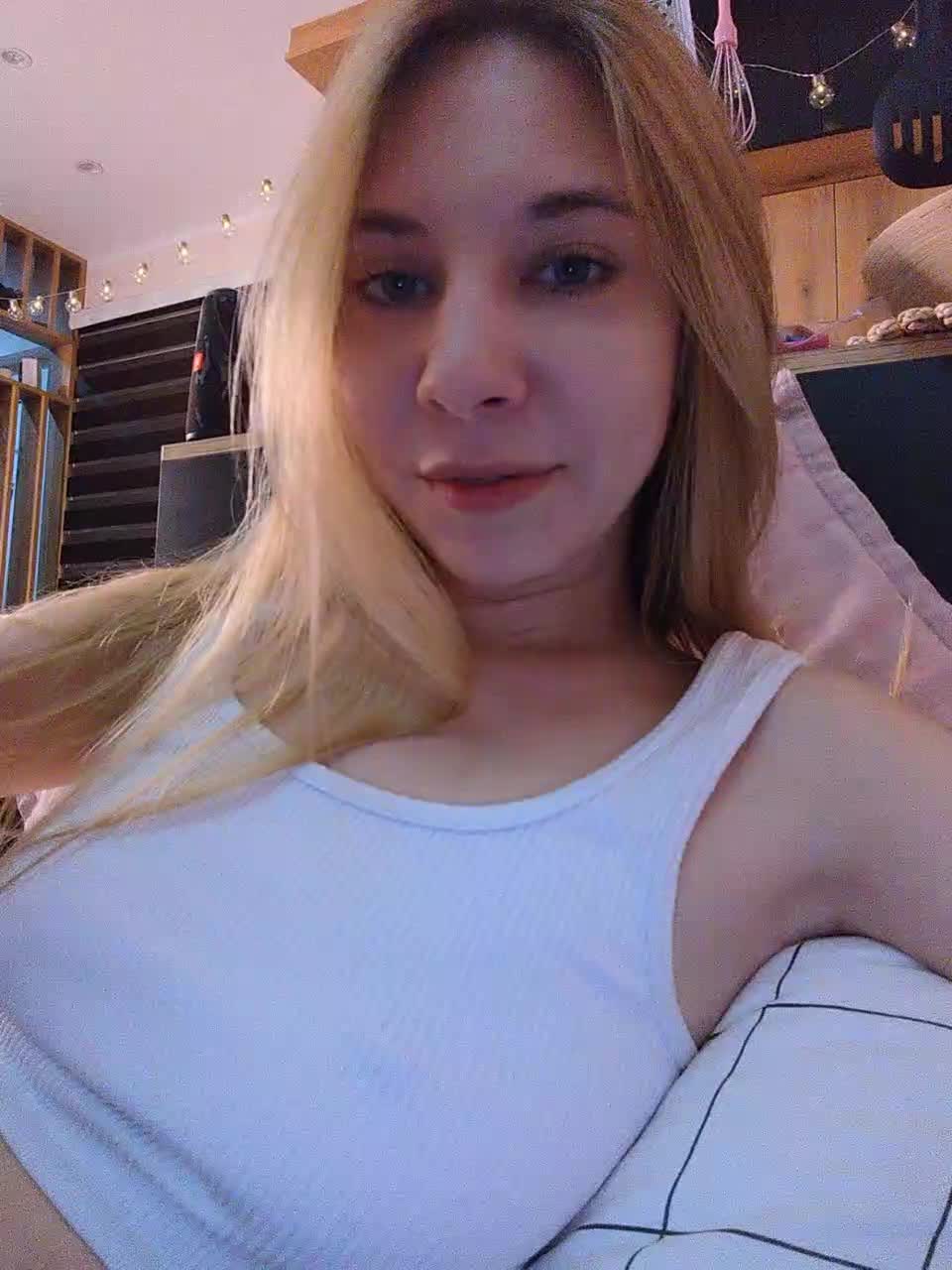 View or download file emilypech on 2023-10-10 from bongacams