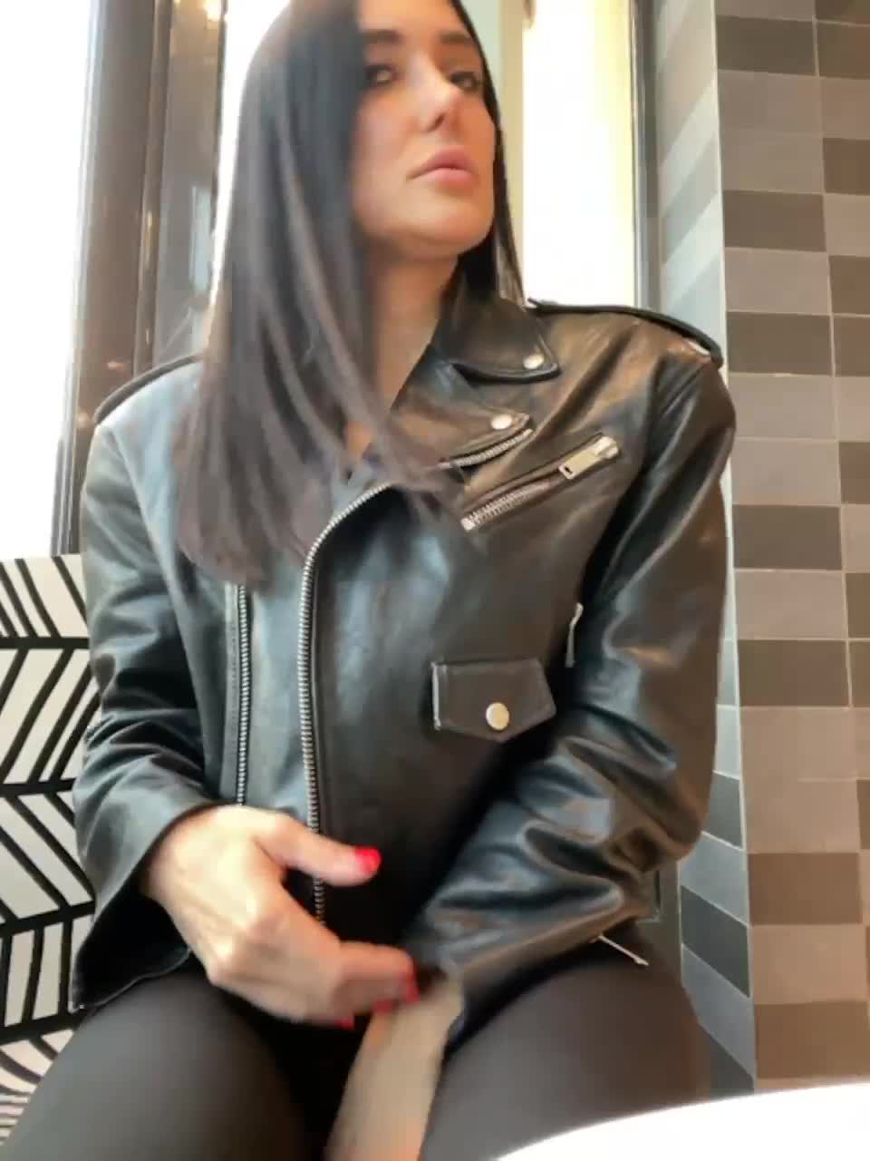 View or download file linahelen on 2023-10-10 from bongacams