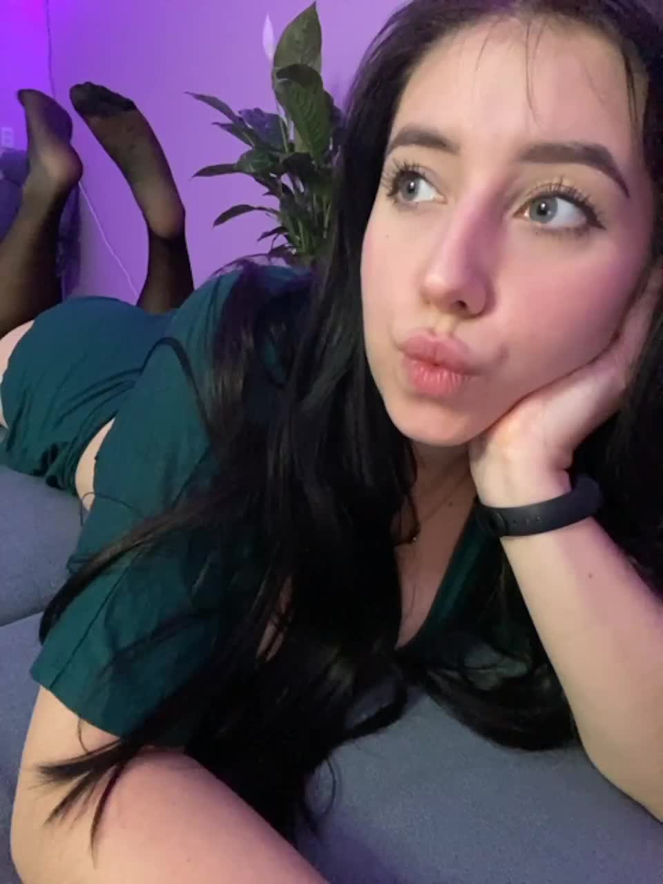 View or download file mialiahot on 2023-10-10 from bongacams