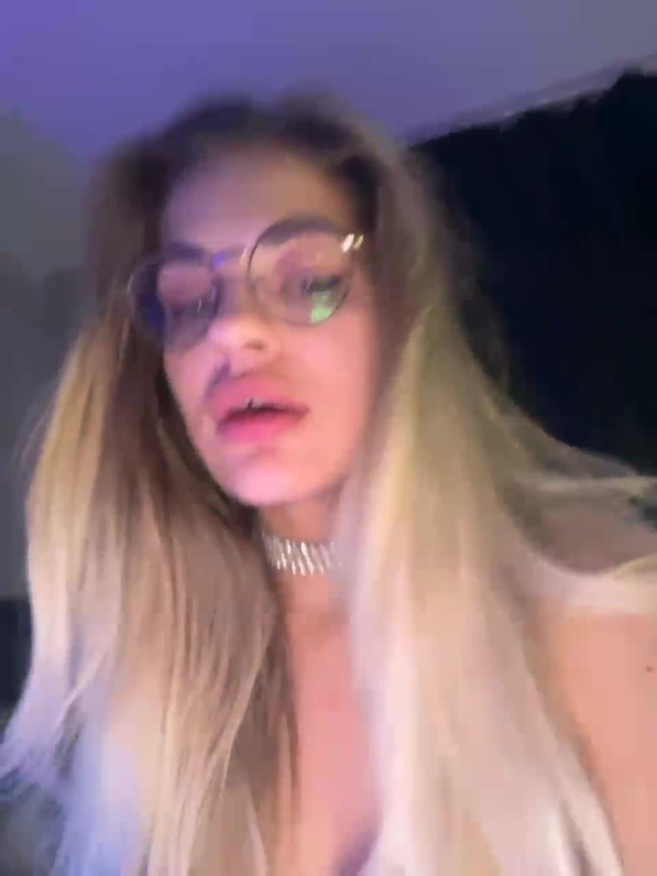 View or download file kukusik005 on 2023-10-13 from bongacams