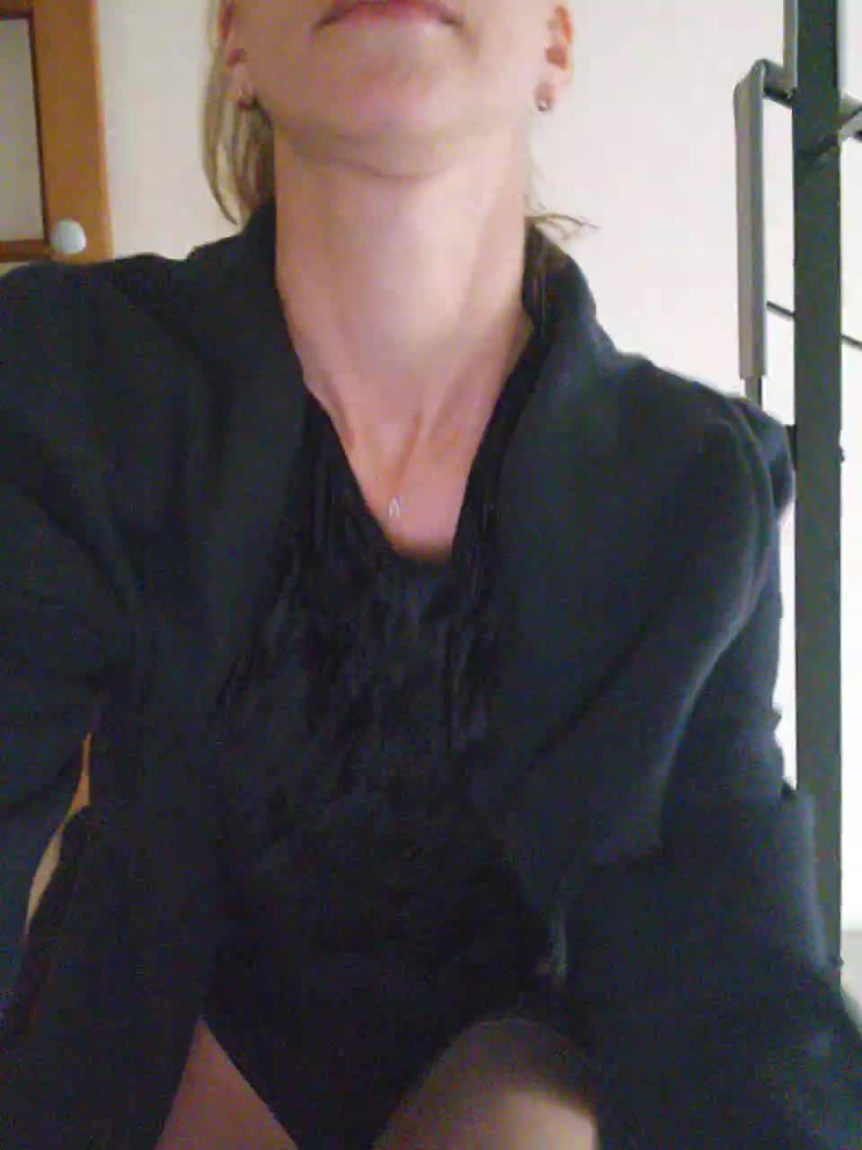 View or download file lisi4ka_basik on 2023-10-14 from bongacams