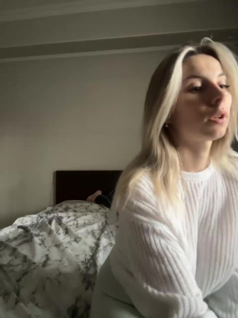 View or download file vik1one1 on 2023-10-14 from bongacams