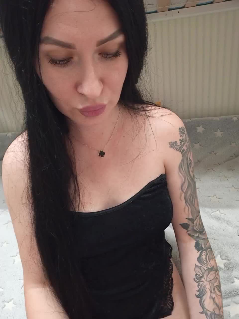 View or download file helena27002 on 2023-10-15 from bongacams