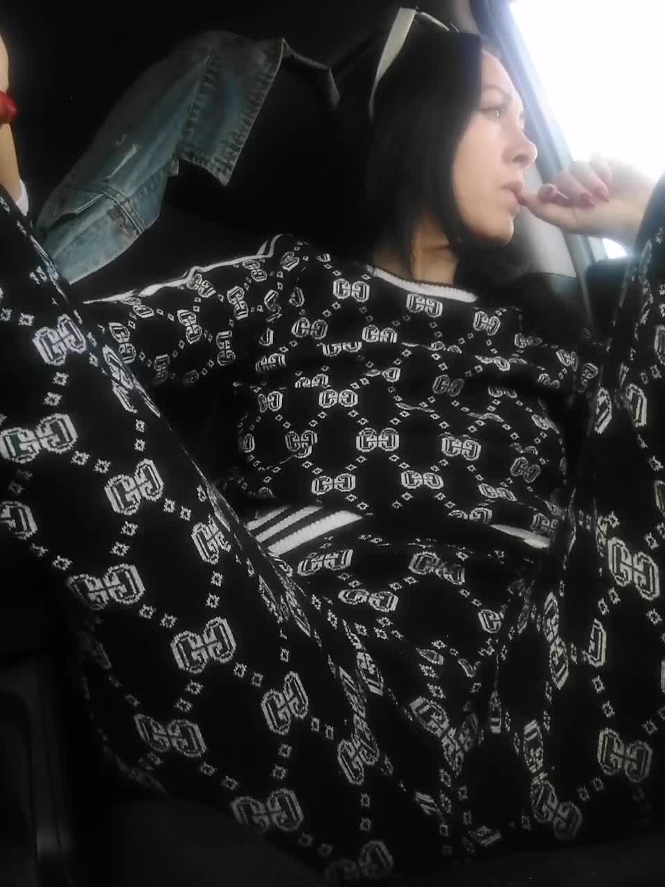 View or download file karolinamilf on 2023-10-15 from bongacams