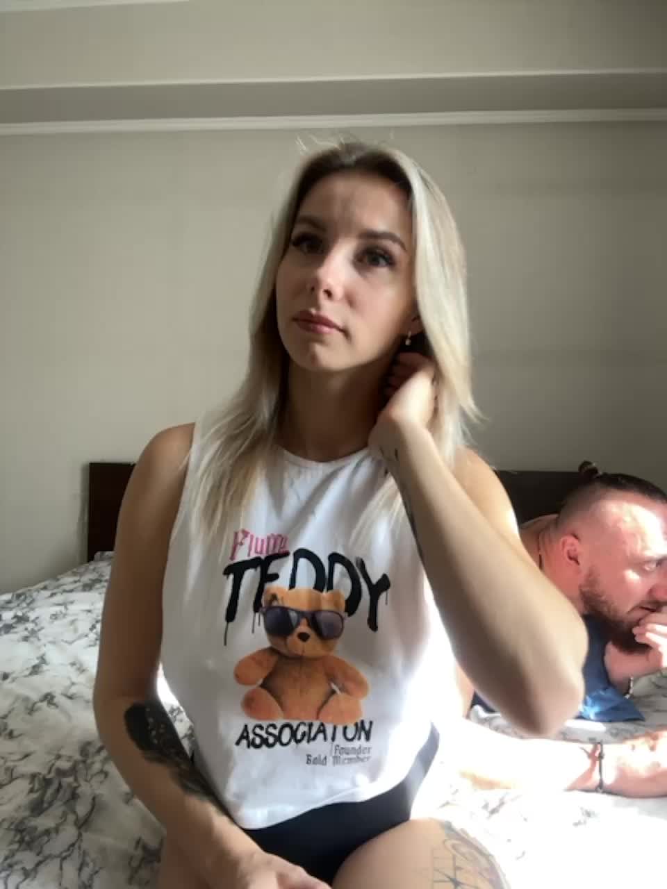 View or download file vik1one1 on 2023-10-17 from bongacams