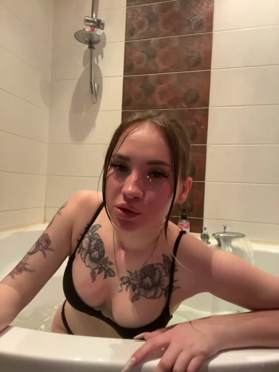 View or download file ester_mini on 2023-10-20 from bongacams