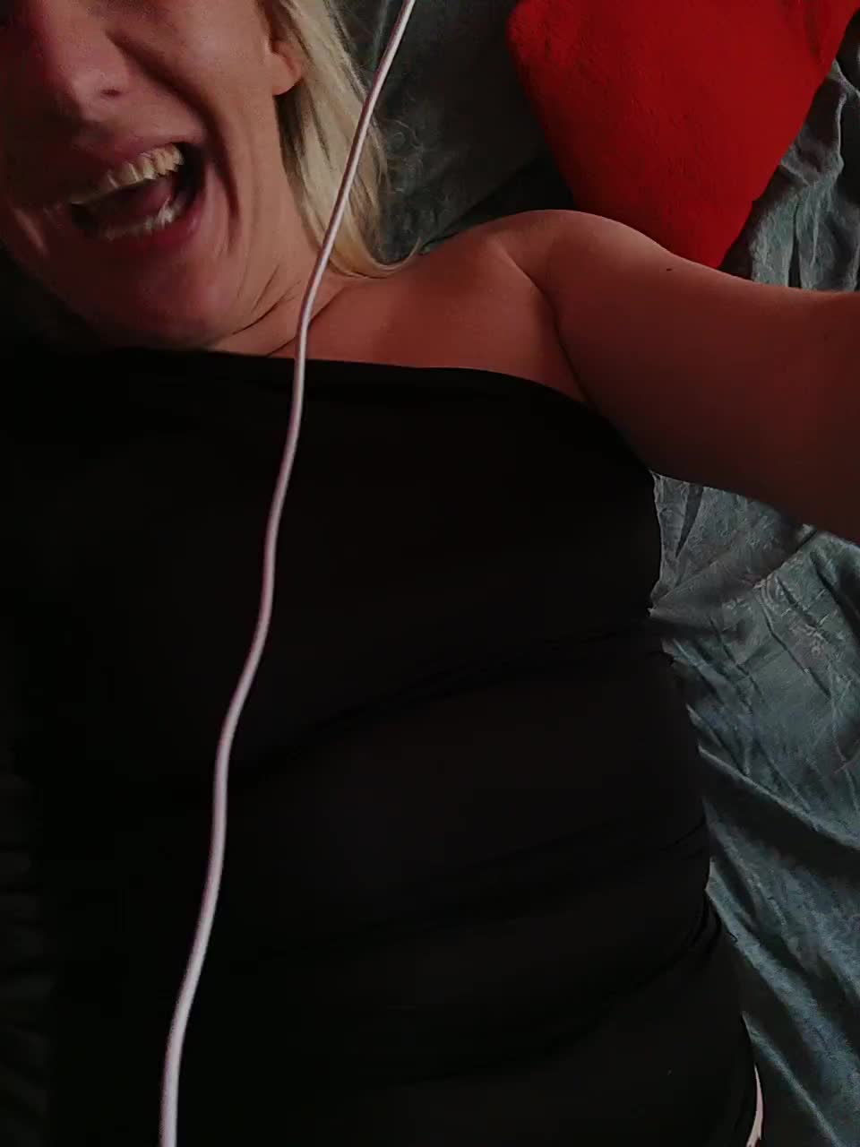 View or download file lisavsvolk on 2023-10-21 from bongacams