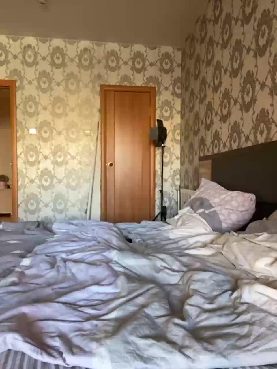 View or download file squirtbombb on 2023-10-21 from bongacams