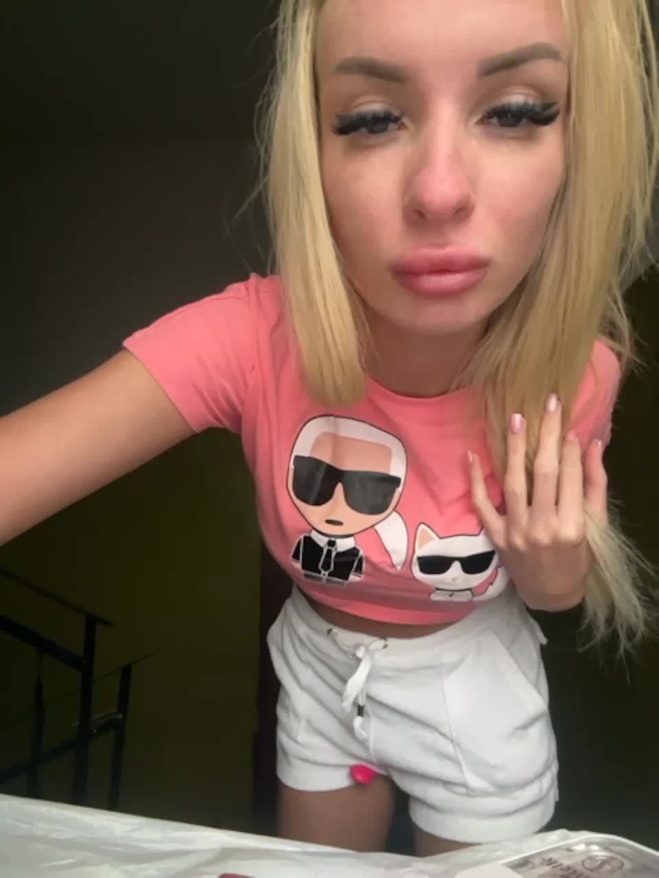 View or download file goldpussy69 on 2023-10-23 from bongacams